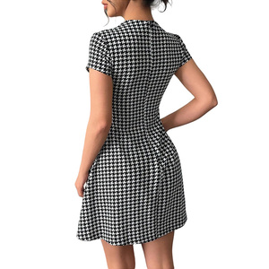 Personnalisé de haute qualité <span class=keywords><strong>noir</strong></span> <span class=keywords><strong>blanc</strong></span> imprimé à <span class=keywords><strong>carreaux</strong></span> col haut Mini <span class=keywords><strong>robe</strong></span> à manches courtes moulante Flare femmes Tweed Mini <span class=keywords><strong>robe</strong></span> - Product Image 3