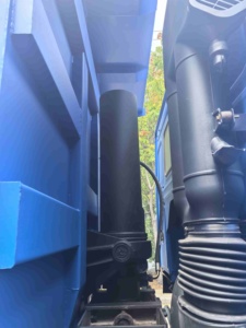 Camion benne minier d'occasion Sinotruk HOWO 371 400 Diesel 6X4 10 roues Euro2 avec conduite à gauche - Product Image 6