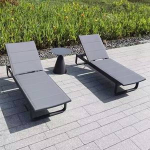 Chaise longue pliante Yonghao en métal, confortable, design moderne et facile à assembler, pour l'extérieur - Product Image 1