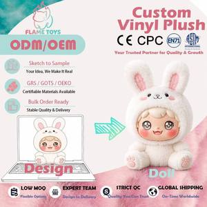 Figurine de gnome à oreilles pointues en vinyle et peluche, personnalisée sur mesure par un designer, avec détails peints à la main, pour la série de boîtes mystères, certifiée CE - Product Image 1