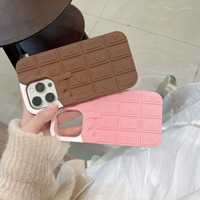 Étui de téléphone portable en silicone véritable antichoc avec clavier en chocolat 3D de dessin animé mignon pour 16 15 Pro Max 14 13 rose jaune