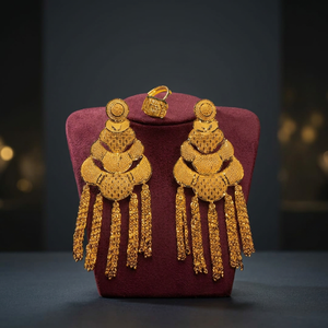 Boucles d'oreilles à pampilles plaquées or 24 carats pour femme, style bohème, ensemble de bijoux de mariage, boucles d'oreilles tendance en alliage pour mariée - Product Image 1