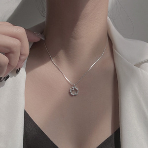 Flower Necklace For Women Simple Luxurious Pendant Elegant Unique Design Clavicle Chain Jewelry Everyday Wear - Product Image 1