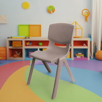 Chaises d'étude empilables populaires pour enfants, chaises en plastique colorées pour bébés, idéales pour la maternelle et l'école (vente en gros)