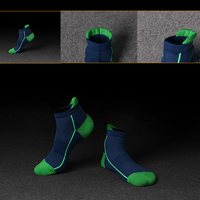 Chaussettes de football professionnelles tendance pour hommes, en coton tricoté, absorbant la transpiration, respirantes, antidérapantes, avec grip pour l'entraînement sportif