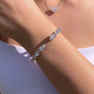 Pulsera de Diamantes Cultivados en Laboratorio de 14 Quilates con Corte de Pera |   Oro Amarillo de 14K - Product Image 1
