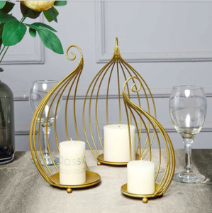 Farol de Aluminio Dorado Hecho a Mano para Decoración del Hogar - Product Image 1