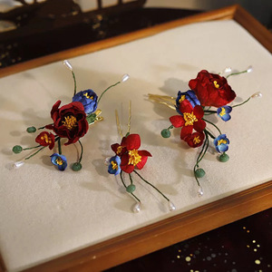 Accesorio para el cabello con diseño original de camelia para vestido Xiuhe, cheongsam, bata de la mañana; falda roja y azul con bloques de color estilo horse-face. - Product Image 3