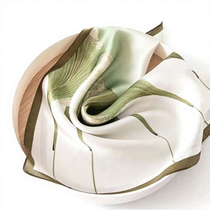 Écharpes en satin de qualité légère et de qualité supérieure, écharpes en satin les plus vendues pour toutes les saisons - Product Image 1