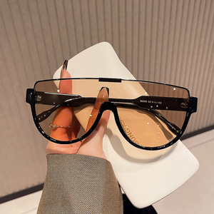 Lunettes <span class=keywords><strong>de</strong></span> <span class=keywords><strong>soleil</strong></span> tendance pour adultes, monture large monobloc, verres UV400, pour femmes à visage large (effet amincissant), marron, style street style, pour hommes, très tendance - Product Image 1