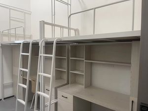 เตียงเหล็กแบบรวมพร้อมโต๊ะด้านล่างสำหรับโรงเรียนหรืออพาร์ตเมนต์สำหรับพนักงานระดับสูง โครงโลหะสไตล์ร่วมสมัยสำหรับห้องนอน - Product Image 6