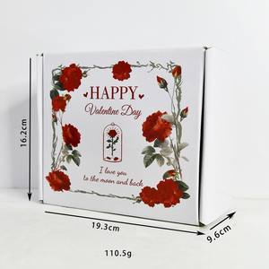 Le coffret cadeau de luxe rose bleu dégradé comprend des chaussettes en coquille d'œuf et des produits de bain exquis pour la Saint-Valentin. - Product Image 2