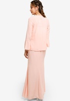 Ensemble Kurung Modeste Coupe Décontractée avec Blouse Courte Plissée à l'Avant et Jupe Longue à Manches Cloche pour les Occasions Quotidiennes des Musulmanes
