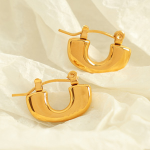 ชุดสร้อยคอและต่างหูรูปตัวยู ดีไซน์เรขาคณิตสีทองสำหรับผู้หญิง สวมใส่ได้ทุกวัน โซ่ไทเทเนียมสตีล - Product Image 3