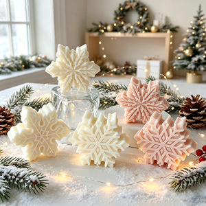 Bougie parfumée flocon de neige 3D faite à la main, bougie décorative de Noël pour décoration intérieure de fêtes - Product Image 4