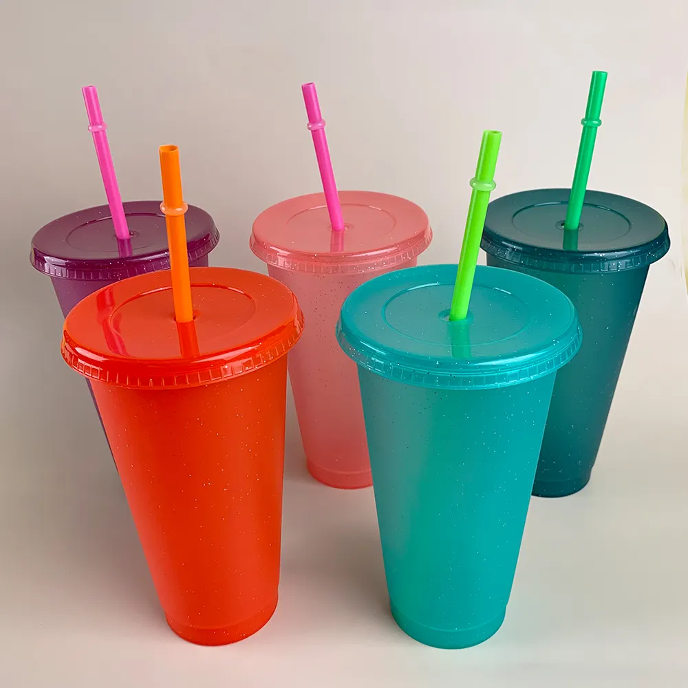BPA मुक्त 16 oz 24 oz चमक पानी कप गर्म बेचने नवीनता उज्ज्वल रंग प्लास्टिक ग्लिटर कप ठंडे पीने जादू मग