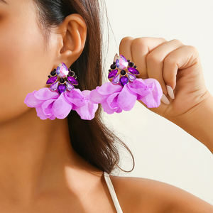 أقراط أنيقة من السبائك المرصعة بالألماس على شكل زهرة من القماش، أقراط كريستال رجعية أنيقة للنساء - Product Image 2