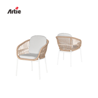 Meubles de patio en rotin de luxe Artie, meubles de restaurant en plein air, ensemble de salle à manger de jardin en plein air, table et chaises d'extérieur