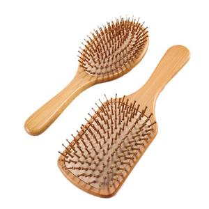 Peine de Bambú para Masaje Capilar con Mango Ovalado Acolchado para el Cuidado del Cuero Cabelludo y Desenredado - Product Image 1