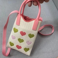Sacs fourre-tout en gros pour le dropshipping, nouveaux sacs carrés verticaux en polyester tricoté à motif ours pour femmes, pochettes pour téléphone, sacs à la mode sur internet