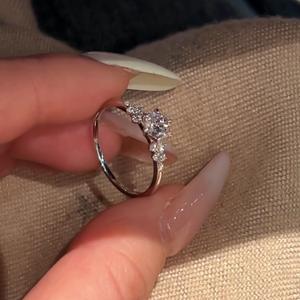 Anillo de Diamante de Moissanita con Diseño de Copo de Nieve de Plata de Ley S925, con Circonita Exquisita de Alta Gama, Anillo Brillante con Sensación de Lujo - Product Image 1