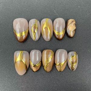 <span class=keywords><strong>Uñas</strong></span> Postizas Hechas a Mano de Alta Calidad al por Mayor, Reutilizables, Forma de Almendra, <span class=keywords><strong>Cortas</strong></span>, Estilo Francés, <span class=keywords><strong>Color</strong></span> Café - Product Image 1