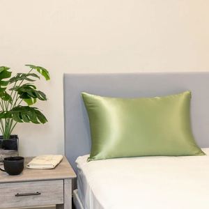 Funda de Almohada de Satén Personalizada con Cierre Oculto Olive Silk para el Cuidado de los Ojos - Product Image 2