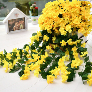 Guirnalda de flores artificiales de violetas para colgar en la pared, plantas florales artificiales para la decoración del hogar, sala de estar, balcón y fiestas. - Product Image 3