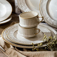 Assiettes en céramique rétro gaufrées, résistantes au micro-ondes, forme irrégulière, design côtelé pour steaks et plats de pâtes - Design élégant