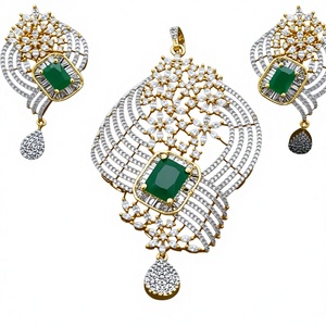 Éclat Scintillant : Magnifique Ensemble Collier et Boucles d'Oreilles Tendance en Laiton Plaqué Or avec Zircon pour Femme, Idéal pour Mariage - Product Image 2