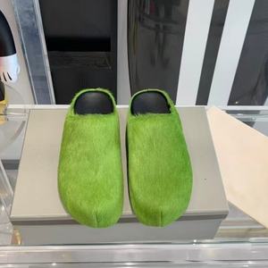 Chaussons en fourrure de haute qualité pour hommes et femmes, semelles épaisses en caoutchouc, confortables pour l'extérieur, chaussures décontractées de luxe - Product Image 3