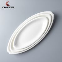Assiettes en porcelaine orientale de luxe Japandi écologiques, émaillées, personnalisables, design en forme de bateau pour poissons, pour hôtels et restaurants