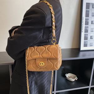 <span class=keywords><strong>Sac</strong></span> à main matelassé en PU de luxe pour femme avec diamants, <span class=keywords><strong>sac</strong></span> à bandoulière décontracté avec chaîne dorée épaisse pour le quotidien, les fêtes et les rendez-vous - Product Image 4