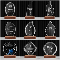 Plaques de trophées en cristal vierges avec base en bois pour cadeaux d'entreprise personnalisés en gros