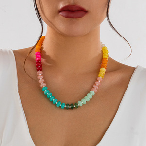 Collier ras du cou tendance pour femme avec perles en pierre naturelle colorées et disques dégradés arc-en-ciel pour le quotidien - Product Image 5