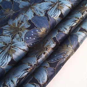 Produsen kain Jacquard brokat metalik kain jacquard benang kain Jacquard kain celup untuk wanita gaun mantel Damask brokat - Product Image 6