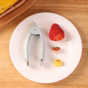 Outil multifonctionnel en acier inoxydable pour retirer les tiges de fraises et les yeux d'ananas, outil de dénoyautage pour fruits et légumes, 2 pièces - Product Image 4
