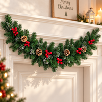 Guirlande de Noël artificielle pré-éclairée en gros, guirlande verte en PVC avec pommes de pin, baies rouges et lumières LED, décoration de fêtes