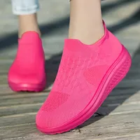 Chaussures de sport respirantes à plateforme pour femmes, avec empeigne en maille, soutien de la voûte plantaire, amorti anti-fatigue, collection Printemps, toutes tailles OEM