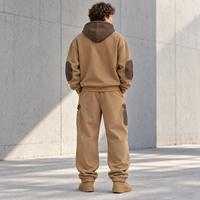 Ensemble de survêtement en molleton de coton épais personnalisé pour homme, avec sweat à capuche zippé et pantalon cargo, patch contrastant pour un style streetwear