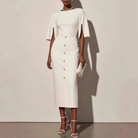 Robe d'été décontractée noire moderne sur mesure pour femme, sans col, à manches trois quarts, avec fente et détails de boutons perlés, respirante, idéale pour le bureau