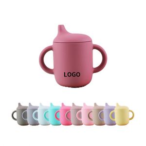 Gobelet d'apprentissage en silicone pour enfants, sans BPA, avec poignée, vente en gros 2024, promotion pour bébés - Product Image 1