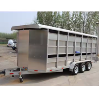 Remorque de transport d'animaux et de bétail de 5 tonnes à 3 essieux avec cadre d'escalade pratique