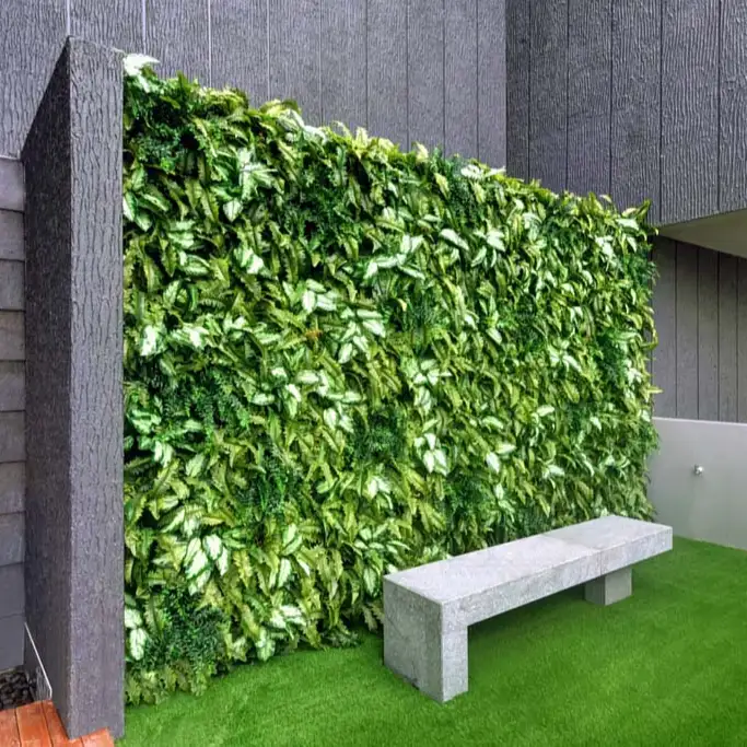 Artificiale su misura della parete della pianta dell'edera verde artificiale della pianta falsa verticale su misura di stile della giungla