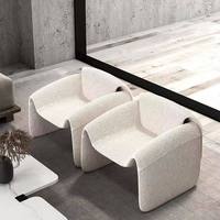 Canapé-lit en cuir PU minimaliste moderne italien, forme irrégulière, design en forme de M, rembourrage en mousse élastique haute densité pour salon