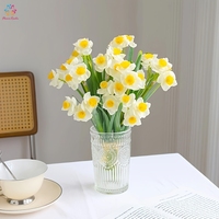 Bouquet de 31 cm de narcisses artificiels effet naturel, fleurs en caoutchouc souple à tige courte pour la décoration printanière et de Pâques à la maison