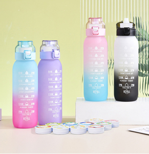 ขวดน้ำ Tritan แบบไล่สีพร้อมช่องใส่เม็ดกลิ่นผลไม้ ป้องกันการรั่วซึม พกพาสะดวก เหมาะสำหรับเล่นกีฬา - Product Image 5