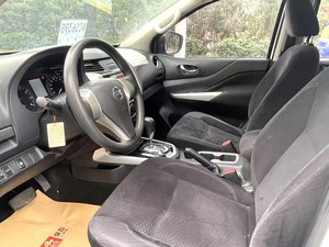 Pick-up d'<span class=keywords><strong>occasion</strong></span> d'un seul propriétaire : Nissan Navara Luxe 2017, faible kilométrage, automatique, prêt pour le travail ou personnel - Product Image 5