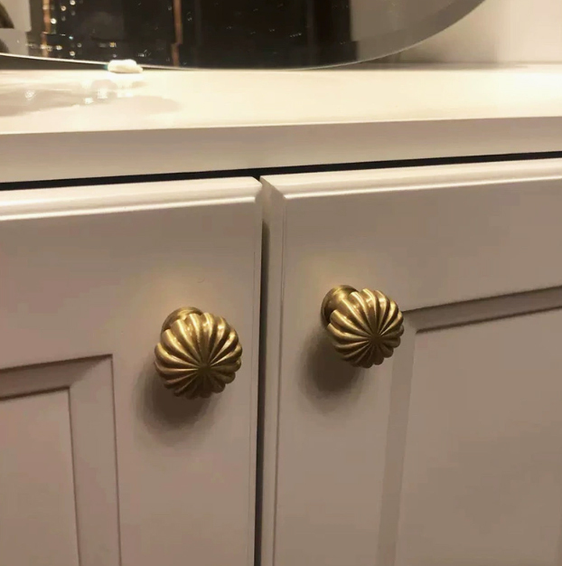 Custom Solid Petal Cabinet Drawer Brass Knob Pulls Textured Brass Wardrobe Furniture Handles Knobs for Living Room Bedroom
