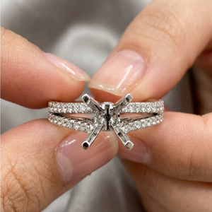 Hermoso Anillo de Oro Blanco Sólido de 18K con Montura Semimontada de Tallo Dividido y Detalles de 4 Puntas para Diamantes Certificados, Joyería Fina al por Mayor - Product Image 2
